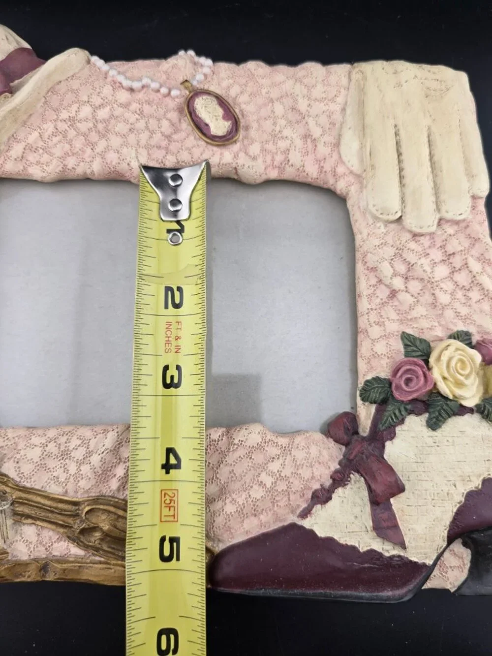 Vintage Victorian-Inspired Resin Photo Frame 3